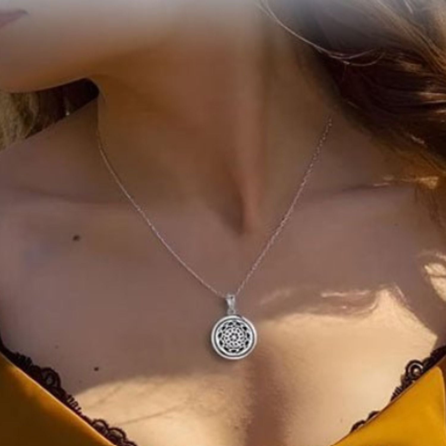 besdodo-love-me-pendentif-aromath-rapie-arbre-de-vie-huiles image 2