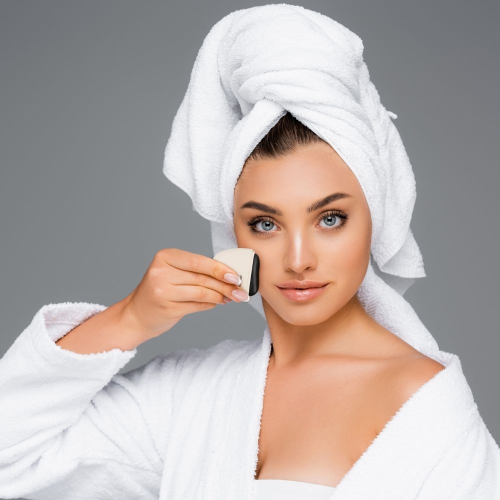 in-physio-pierre-de-bian-gua-sha-masseur-facial-vibrant image 2